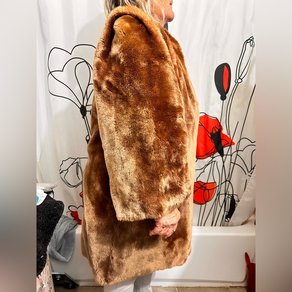 Cherry & Webb Co. - Genuine Laskin Mouton Dyed Lamb Fur Coat - Vintage Fur Coat - Picture 2 of 9